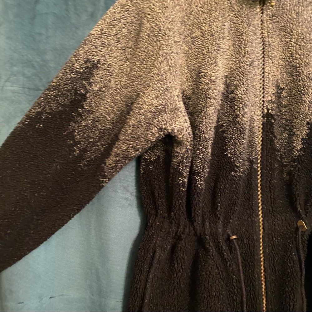 Sweater - Picture 4 of 4